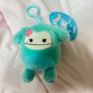 Squishmallow Joelle with Flower (Teal/Blue Bigfoot) 3.5" CLIP BNWT